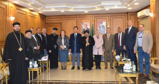رئيس جامعة بنها يقدم التهنئة للأخوة المسيحيين بعيد الميلاد المجيد