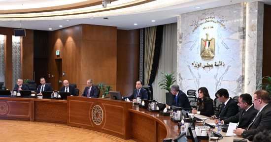 رئيس الوزراء يتابع تيسير الإجراءات وتسهيل دخول السائحين