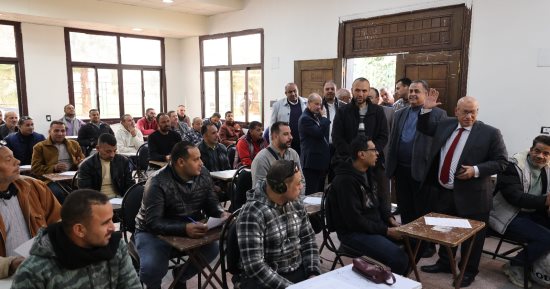 رئيس مياه القاهرة يتابع الاختبارات النهائية لتسوية الأوضاع الوظيفية للعاملين