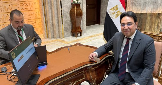 الدكتور أيمن محسب يتسلم كارنيه عضوية مجلس النواب 2026