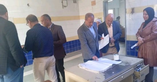 إحالة 33 طبيبا وفنيا للتحقيق لتغيبهم عن العمل بمستشفى طوخ المركزى فى قنا