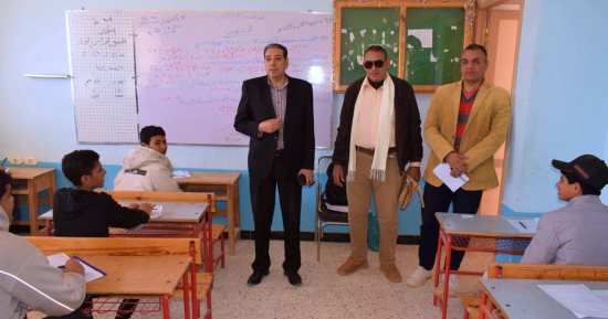 وكيل تعليم جنوب سيناء يتفقد امتحانات النقل ويشدد على منع الهواتف المحمولة