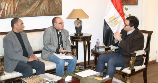 وزير الثقافة يجتمع بمجاهد وأبو الليل لمناقشة الترتيبات النهائية لمعرض الكتاب
