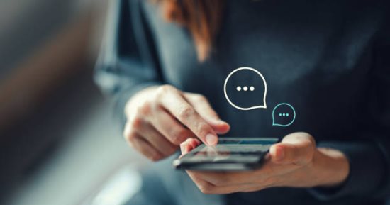 إتيكيت الواتساب.. ما تبالغش فى الإيموجى والإضافة للجروبات مرفوضة