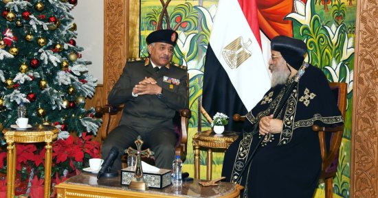 الفريق أول عبد المجيد صقر يهنئ البابا تواضروس الثانى بعيد الميلاد المجيد