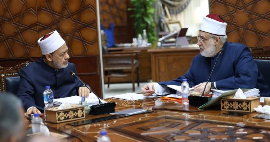فضيلة الأستاذ الدكتور محمد الضويني وكيل الأزهر الشريف يكتب: ثمانون عامًا من العطاء.. الإمام الطيب كما عرفته عن قرب