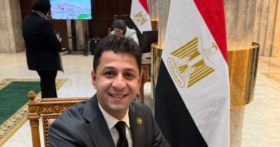 النائب أحمد علاء يتسلم كارنيه عضوية مجلس النواب