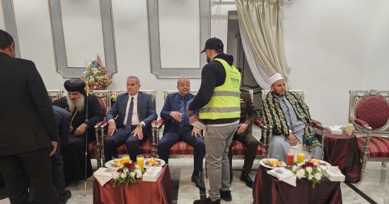 وفد شعبى من قيادات الأقصر يقدمون التهنئة بعيد الميلاد المجيد.. فيديو