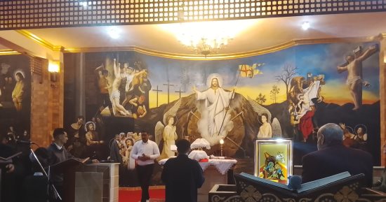 توافد الأخوة الأقباط على كنيسة موسى النبى بالطور للمشاركة فى قداس عيد الميلاد.. فيديو