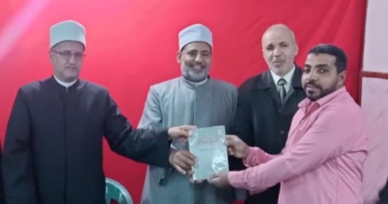 أوقاف سوهاج تتسلم كتب مجانية لمراكز إعداد محفظى القرآن الكريم