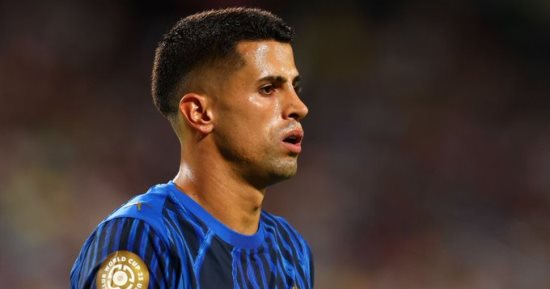 كانسيلو يصل إسبانيا تمهيدا للانتقال إلى برشلونة قادما من الهلال