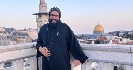 الأقباط الأرثوذكس بالقدس: المدينة عادت تفرح بالميلاد بعد وقف إطلاق النار لكن أوجاع الأقباط لم تنتهِ.. سكرتير البطريركية فى حوار خاص لـ"اليوم السابع": معاناة المسيحيين مستمرة.. ويؤكد: دور مصر القومى كان حاسمًا