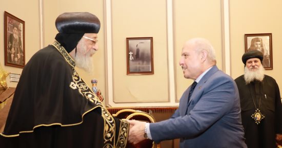 رئيس النيابة الإدارية مهنئا البابا تواضروس: عيد الميلاد يؤكد على عمق الروابط الإنسانية والوطنية 