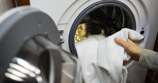 لماذا ينصح الخبراء بغسل الملابس الجديدة قبل ارتدئها؟