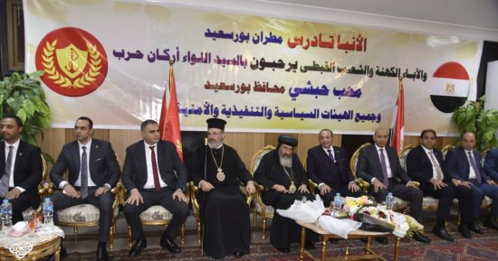 محافظ بورسعيد يزور "الكاتدرائية والكنيسة الإنجيلية" ويشارك باحتفالات عيد الميلاد المجيد