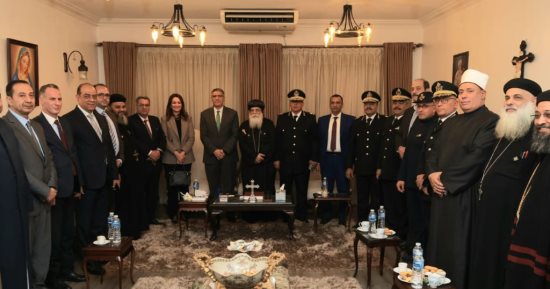 محافظ الجيزة يزور مطرانية أكتوبر وأوسيم للتهنئة بعيد الميلاد المجيد