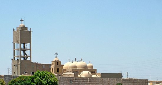  فى عيد الميلاد المجيد.. أديرة وكنائس بنى سويف شاهدة على وحدة المصريين.. دير الأنبا بولا بناصر يعتليه هلال يحتضن الصليب منذ ثورة 19.. ومسجد السيدة حورية ومطرانية بنى سويف جيران منذ مئات السنين.. صور