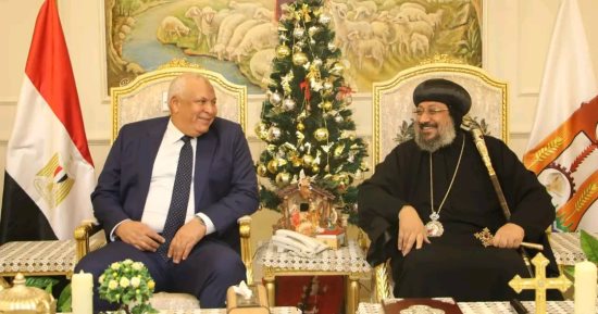 محافظ الوادى الجديد يزور كنيسة السيدة العذراء للتهنئة بعيد الميلاد