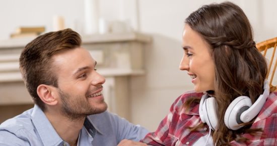 علامات تظاهر الرجل بالإعجاب وفقاً لعلم النفس.. خدى بالك