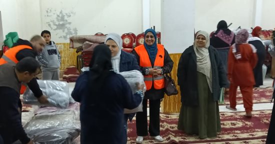 توزيع مساعدات عينية وبطاطين على عدد من الأُسر الأولى بالرعاية بالإسماعيلية
