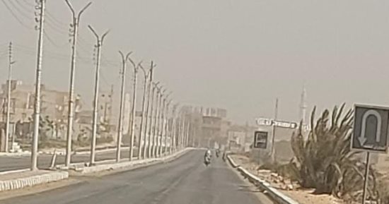 رياح شديدة وعواصف ترابية تعيق الرؤية على الطرق السريعة بالوادى الجديد.. فيديو