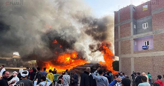 اندلاع حريق بمخزن مواسير بلاستيكية في قرية بالمنوفية والحماية المدنية تحاول السيطرة
