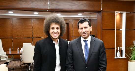 وزير الشباب والرياضة يلتقى بطل معركة السفارات بالخارج