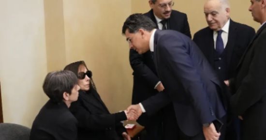 وزير الإعلام اللبنانى معزيًا فيروز: فى صمتك نتعلم الصبر