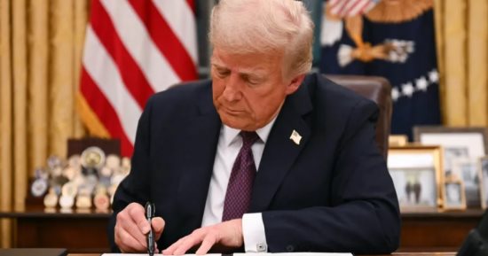 العالم هذا الصباح.. واشنطن تعلن إلغاء 100 ألف تأشيرة منذ تولى ترامب الرئاسة.. الدفاع الروسية تعلن إسقاط 56 طائرة مسيرة أوكرانية خلال 4 ساعات.. إصابة فلسطينيين جراء انهيار مبنى متضرر من قصف سابق للاحتلال