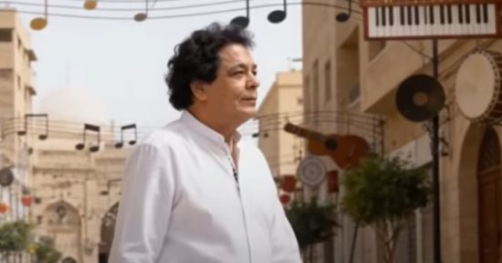 الكينج محمد منير يكشف سبب تأجيل حفله فى دبى..نزلة شعبية تدخله المستشفى