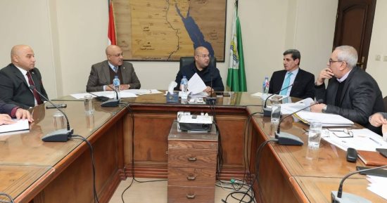 نائب محافظ الجيزة يتابع الجهود المبذولة لطرح الفرص الاستثمارية المتاحة بالواحات