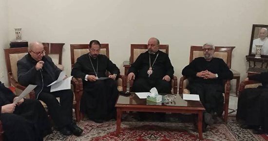 بطريرك الأقباط الكاثوليك يلتقي كهنة الإسكندرية ويهنئهم بالأعياد المجيدة