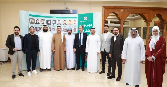 شعراء ينثرون إبداعاتهم فى فضاءات الجمال بأمسيات الشارقة للشعر العربى