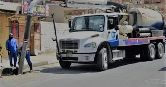 استعدادات مكثفة فى مطروح للتعامل مع تقلبات الطقس خلال الشتاء.. تأهب فرق الطوارئ والمعدات الخاصة بالتعامل مع تجمعات مياه الأمطار والسيول المتوقعة.. وتحديد أماكن تراكم المياه وتطهير المخرات ومراجعة السدود.. صور