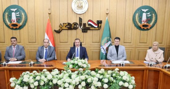 محافظ المنوفية يناقش موقف مشروعات هيئة الأبنية التعليمية للعام المالى الحالى