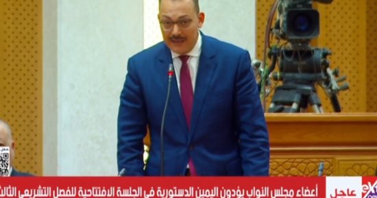 النائب سمير صبرى يؤدى اليمين الدستورية فى أولى جلسات النواب 2026