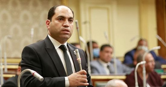 النائب عمرو دويش يؤدي اليمين الدستورية بدون ورقة في أولى جلسات النواب 2026