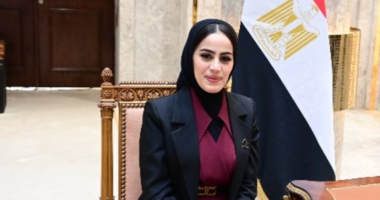 سامية الحديدي فى أول حوار لها بعد مشاركتها في إدارة الجلسىة الافتتاحية لمجلس النواب: أشكر الرئيس السيسى لدعمه الشباب.. أصغر نائبة لـ اليوم السابع: وجودي على المنصة تمثيل للشباب.. والقطاع الصناعي أهم أولوياتى