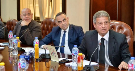 رئيس الأعلى للإعلام يناقش مع أعضاء لجنة الصياغة التقرير النهائى للجنة تطوير الإعلام