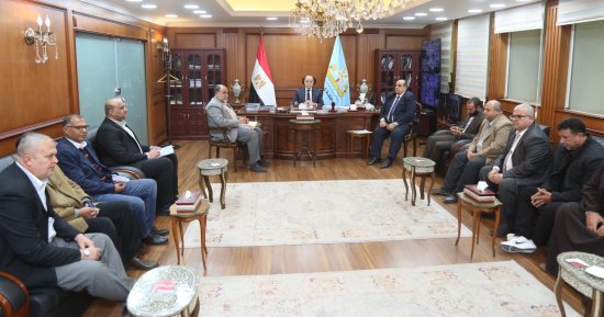 محافظ كفر الشيخ: فحص شكاوى الأهالى وموقف أراضى قرى بر بحرى