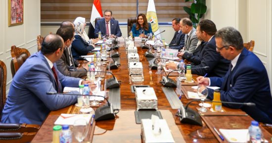 وزيرة التنمية المحلية تبحث مع رئيس جهاز التنظيم والإدارة تحديث الهياكل التنظيمية