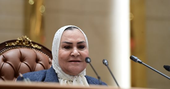 النائبة عبلة الهوارى أكبر الأعضاء سنا تفتتح أولى جلسات مجلس النواب الجديد