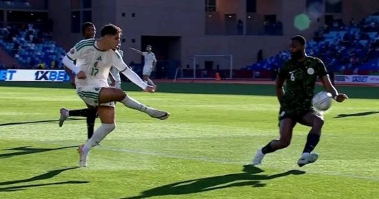 شاهد على "ظلم" الجزائر أمام نيجيريا.. قلق مصري من حكم مباراة السنغال