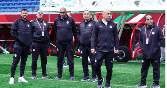 منتخب مصر يتفقد أرضية ملعب مباراة السنغال غدا فى نصف نهائى أمم أفريقيا.. صور
