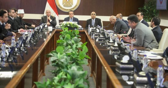 وزير الصحة يؤكد على استثمار المرحلة الحالية في بناء شخصية الطفل وتنمية مهاراته 