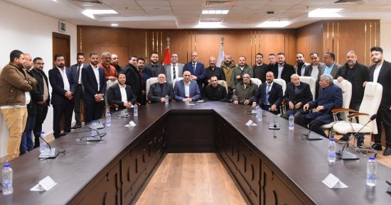 وزير العمل يعقد اجتماعا مع ممثلى شركات إلحاق العمالة بالخارج