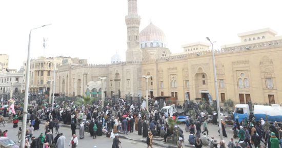 مولد السيدة زينب.. المصريون يحتفلون بالليلة الكبيرة