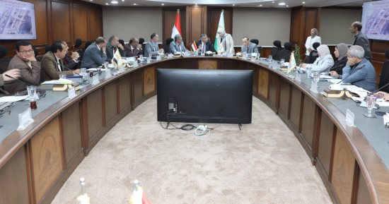 محافظ الجيزة يوجه بحسم شكاوى المواطنين خلال 48 ساعة فى اللقاء الأسبوعى