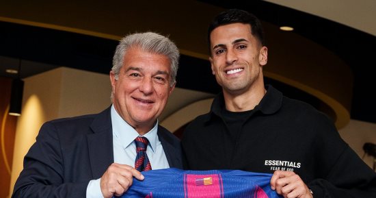 كانسيلو: برشلونة أفضل نادٍ في العالم بالنسبة لي.. وعدت من أجل الألقاب