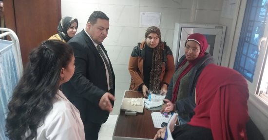مدير التأمين الصحى بسوهاج يتفقد عيادة الوفاء للوقوف على مستوى الخدمة